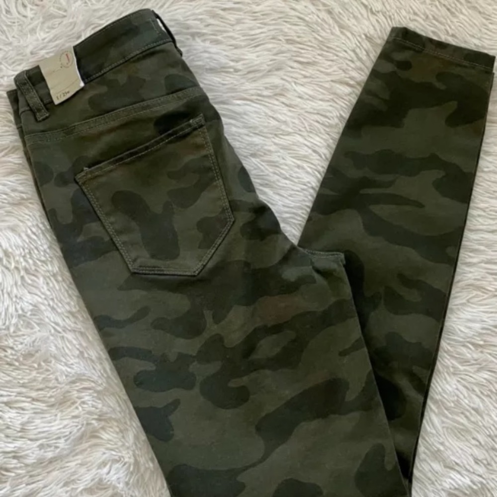 NWT Jolt Green Camouflage, Skinny Jeans